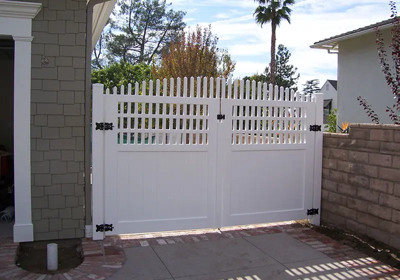 Coto de Caza Vinyl Gate